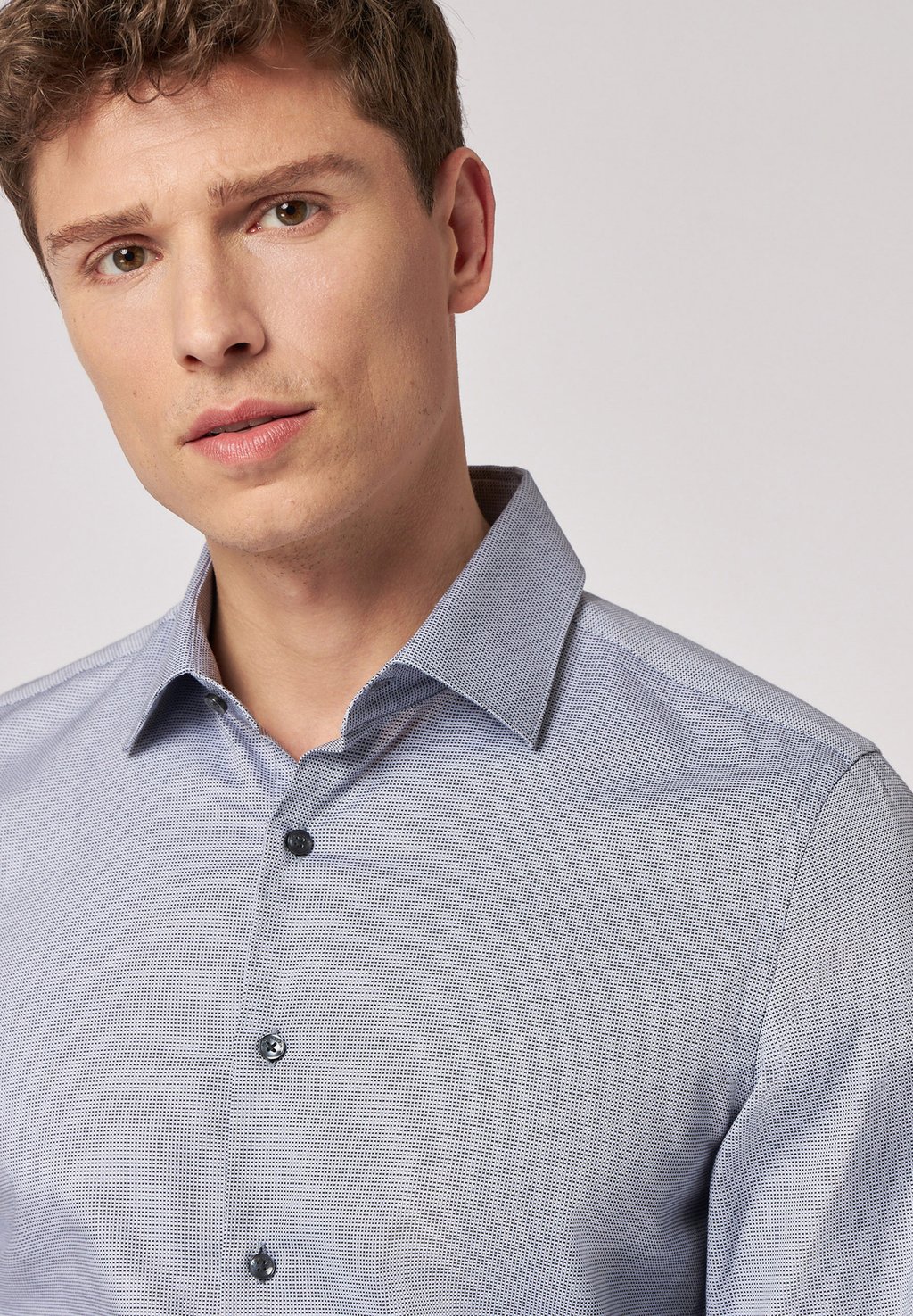 

Официальная рубашка SLIM FIT MIT LEICHTER STRUKTUR ROY ROBSON, серый