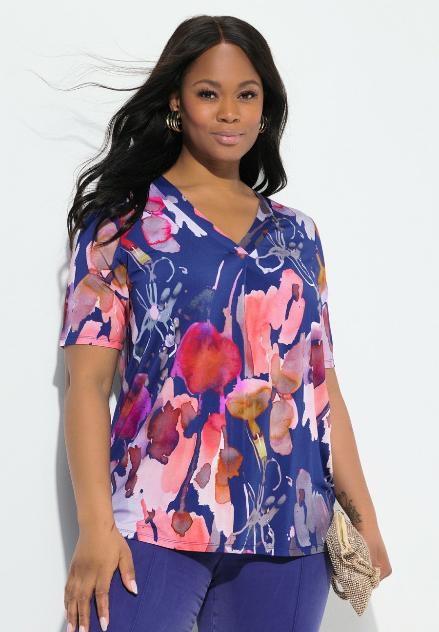 

Футболка Ulla Popken WATER FLORAL SHORT SLEEVE V-NECK SLINKY, Ink Blue/Purple, Синий, Футболка Ulla Popken WATER FLORAL SHORT SLEEVE V-NECK SLINKY, Ink Blue/Purple