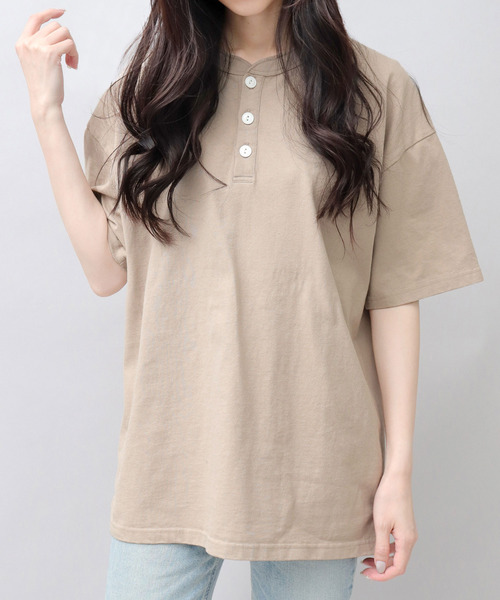 

Футболка-поло с коротким рукавом и воротником-стойкой, американский хлопок 215 г/м², стандартный крой Goodwear, бежевый