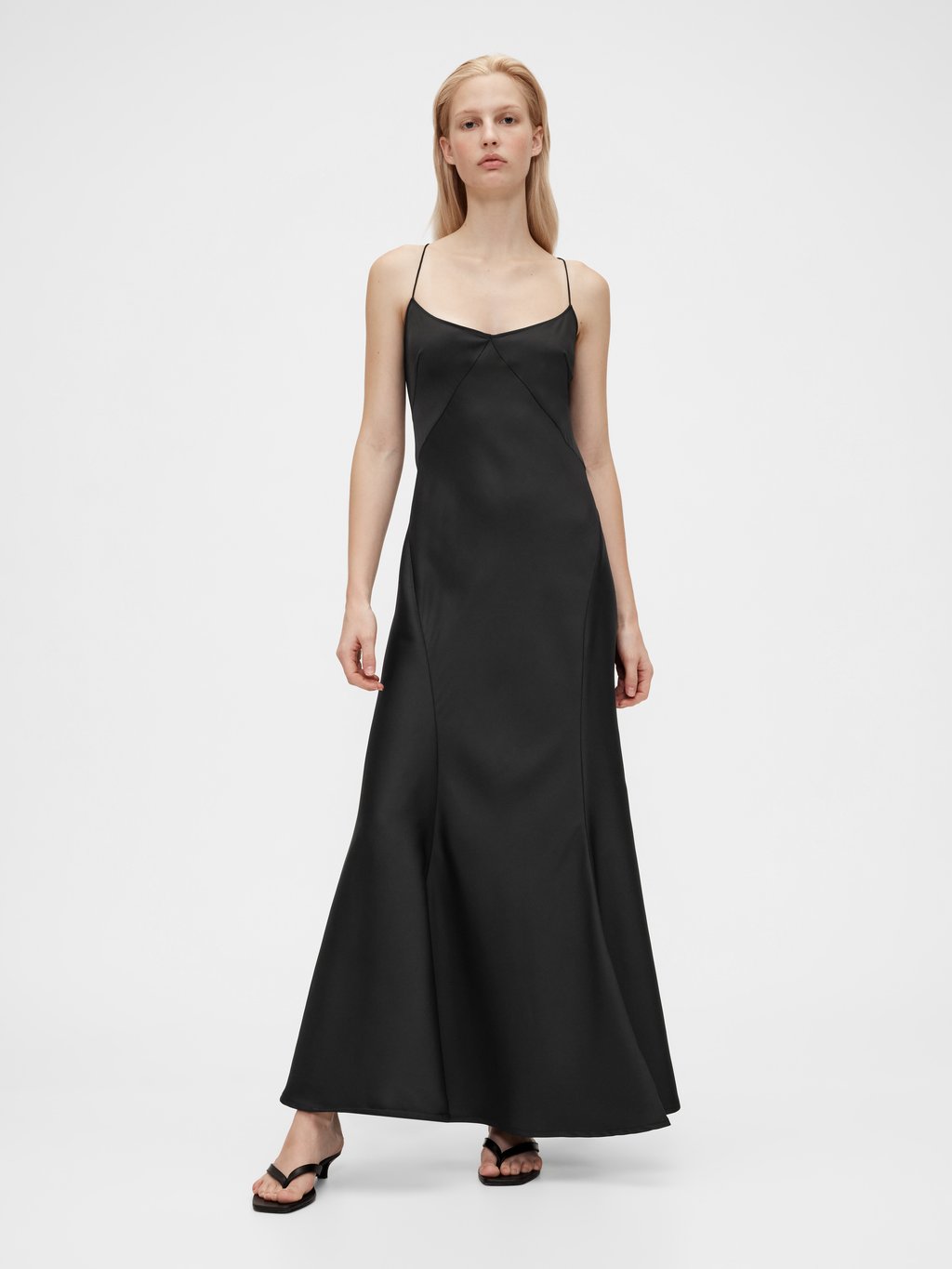 

Элегантное платье STUDIO PERFECT SLIP GAP, черный