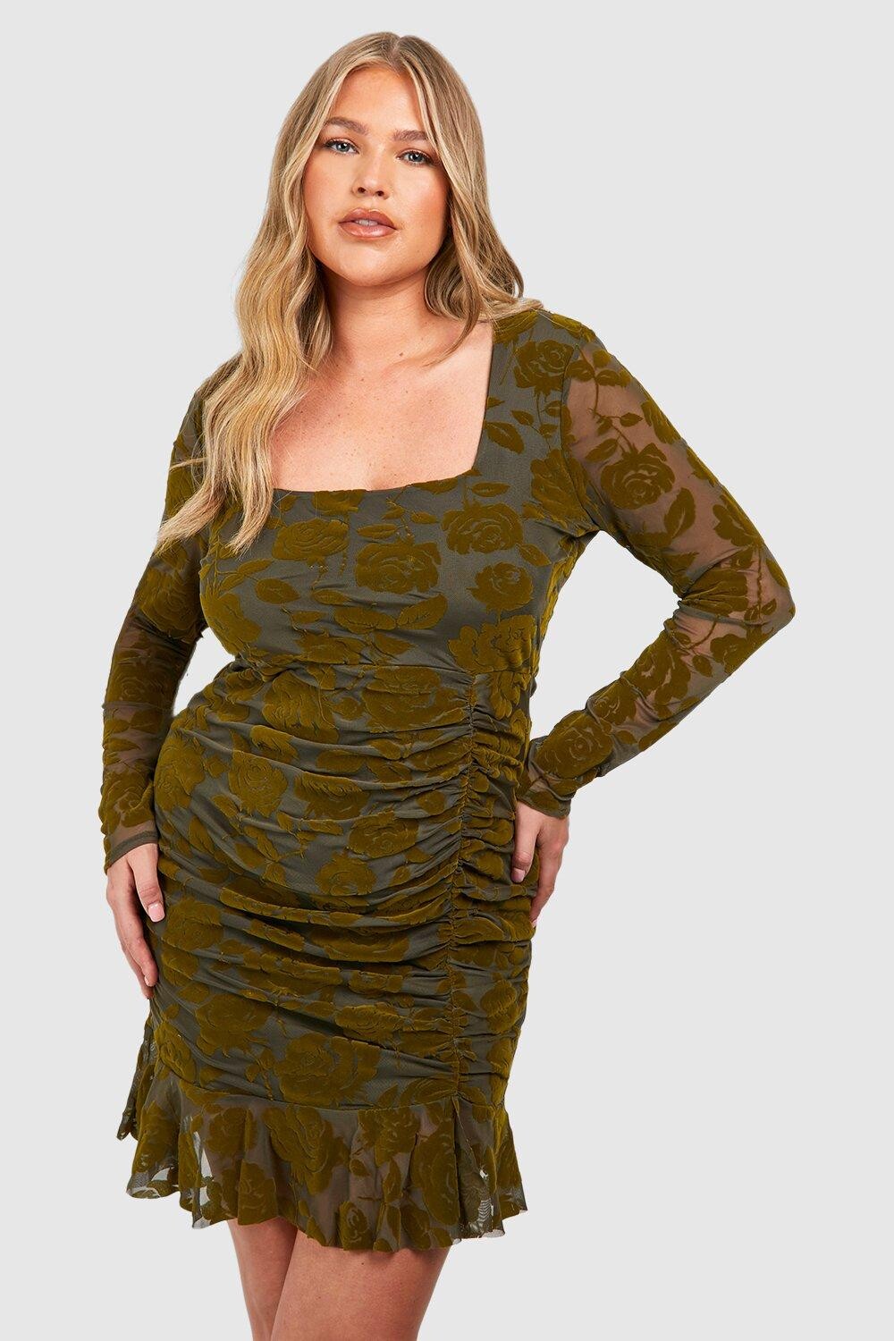 

Облегающее платье Plus Devore со сборками boohoo, хаки