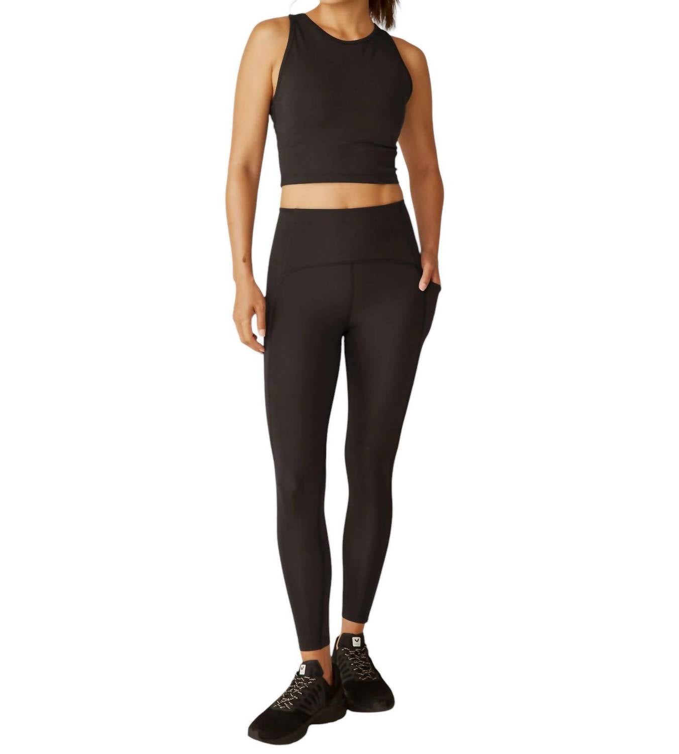 

Леггинсы Strive Pocket Midi черного цвета BEYOND YOGA