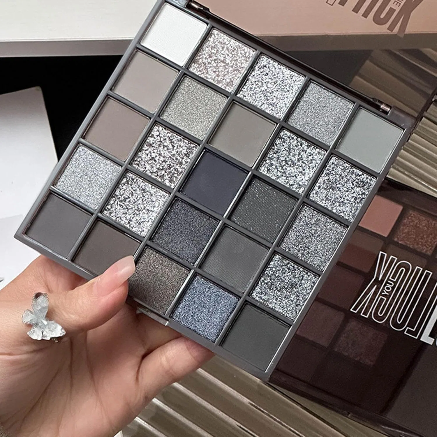 Палетка теней для век Smokey Eye, 25 цветов, 25 г, Generic — фото 4