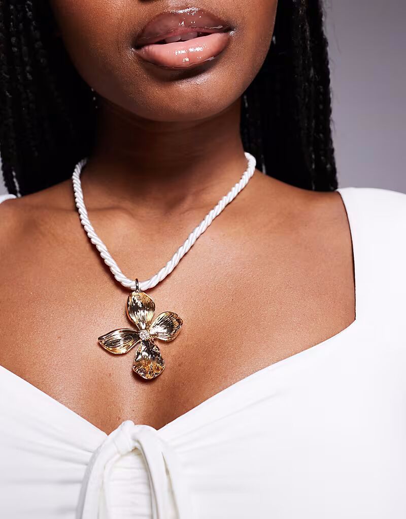 

Ожерелье Chicadellicc из белого шнура с подвеской в виде золотого цветка Aldo