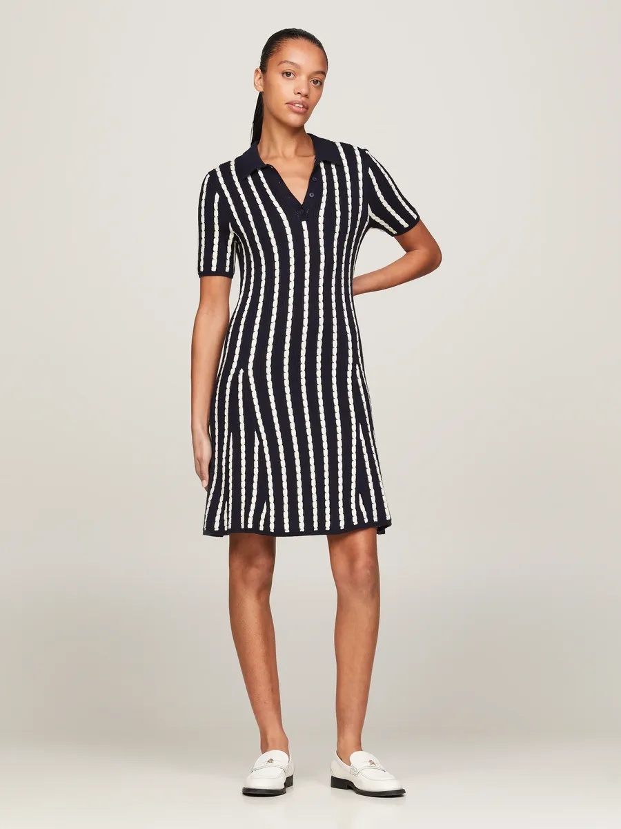 

Платье-поло Tommy Hilfiger "CABLE F&F POLO SS SWT DRESS", с мини-косами, цвет Vertical Stp Desert Sky/ Calico