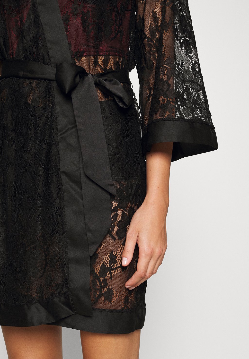 

Халат THE DARK HOURS ROBE Ann Summers, черный