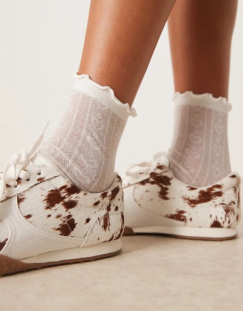 Кроссовки ASOS DESIGN Dive из кожи со шнуровкой и принтом пони «Бэмби» — фото 4