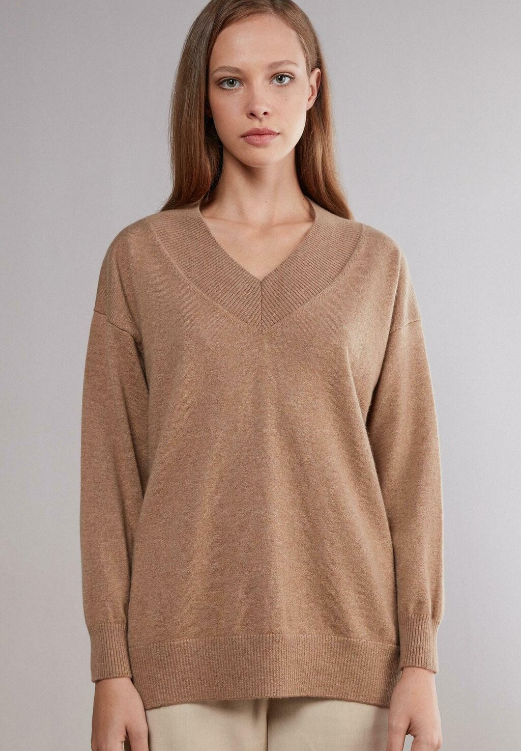 

Джемпер ULTRASOFT V-NECK Falconeri, бежевый