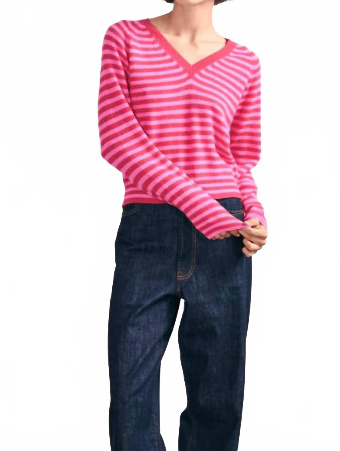 

Полосатый приталенный свитер с V-образным вырезом и длинными рукавами в цвете арбузный красный пион Jumper1234