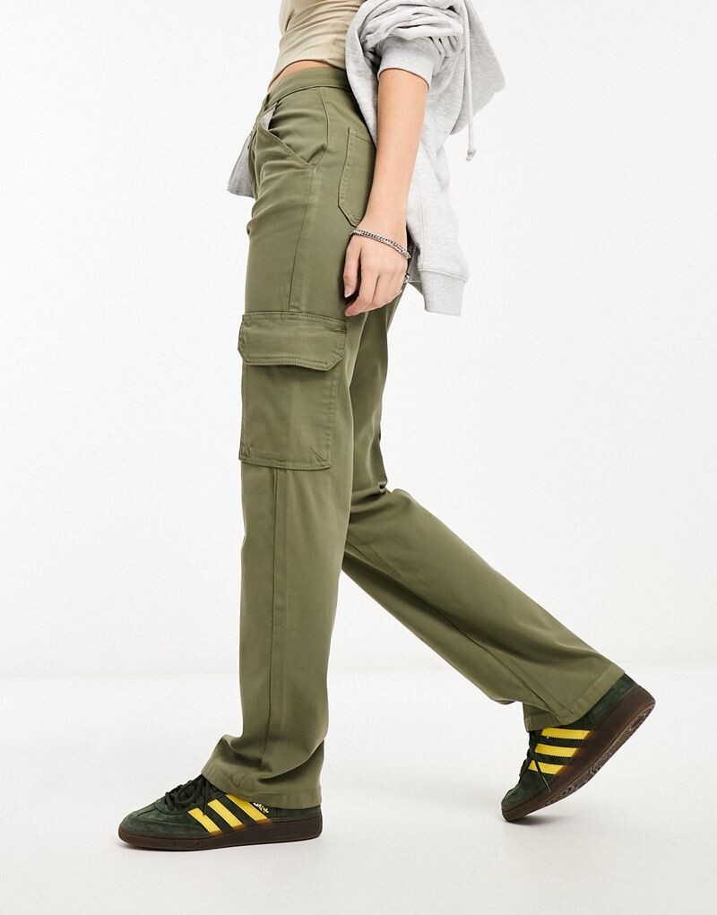 

Узкие брюки-карго цвета хаки с карманами ASOS DESIGN