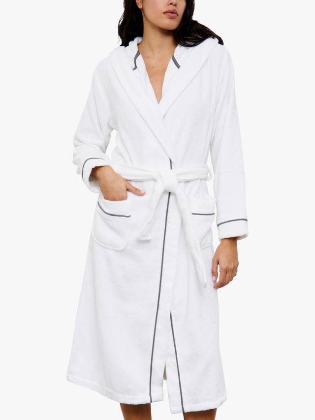 

Уютный мягкий халат из махровой ткани Femilet, White