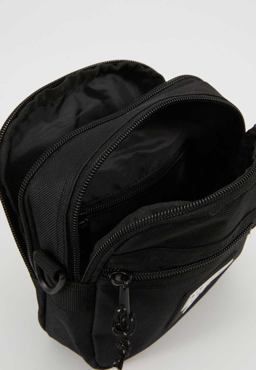 

Сумка через плечо CONDITIONS TRAVELER BAG III Obey Clothing, черный