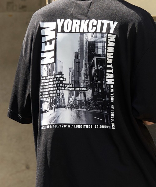 

Футболка оверсайз с логотипом Нью-Йорка MAISON CLUB, черный