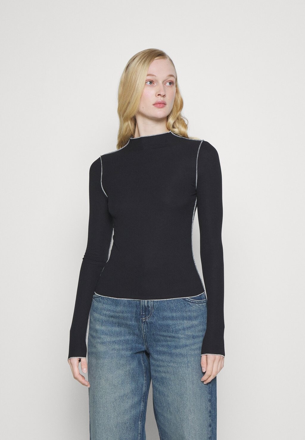 

Свитшот Vero Moda ФУТБОЛКА ВМСНИПА, цвет black/cream