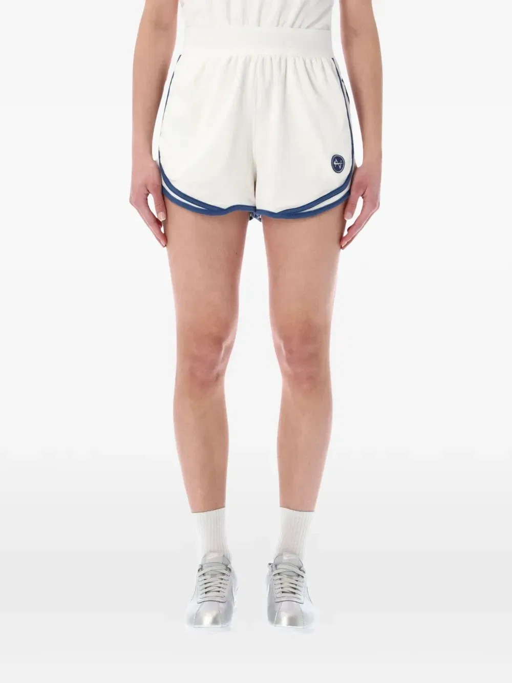Шорты с контрастной отделкой и нашивкой-логотипом Nike, бежевый