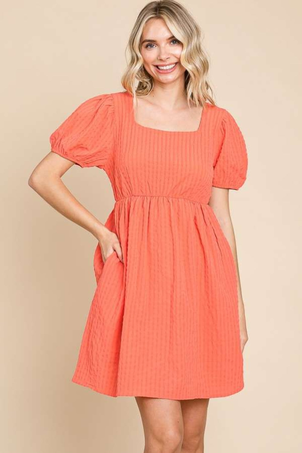 

Фактурное платье с квадратным вырезом и короткими рукавами FASHNZFAB, цвет sugar coral