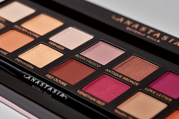 Палитра теней для век из 12 оттенков ANASTASIA BEVERLY HILLS Modern Renaissance Eyeshadow Palette — фото 4