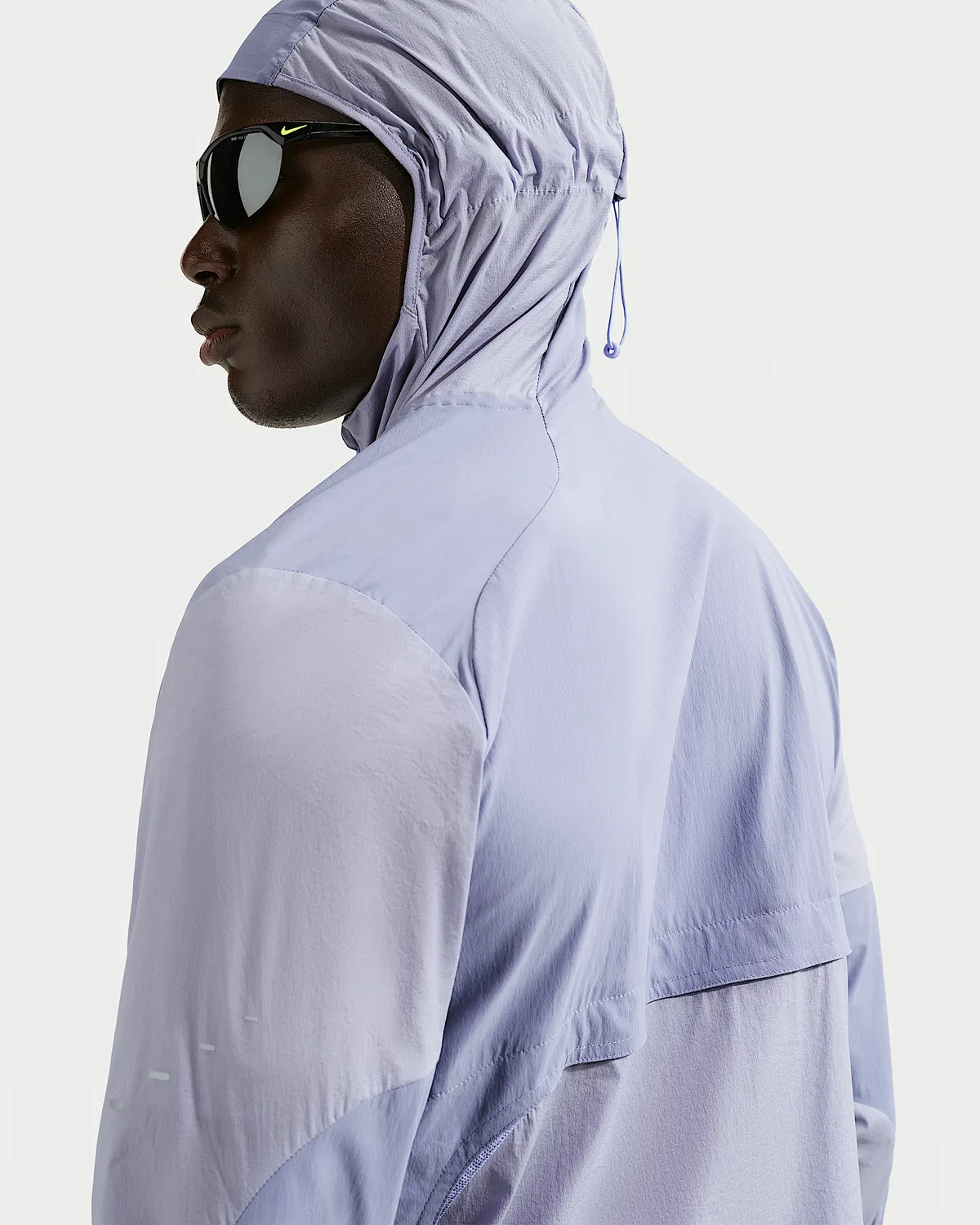 Мужская ветрозащитная куртка для бега Nike Stride Plus, Iron Purple/Indigo Haze/Light Thistle — фото 2