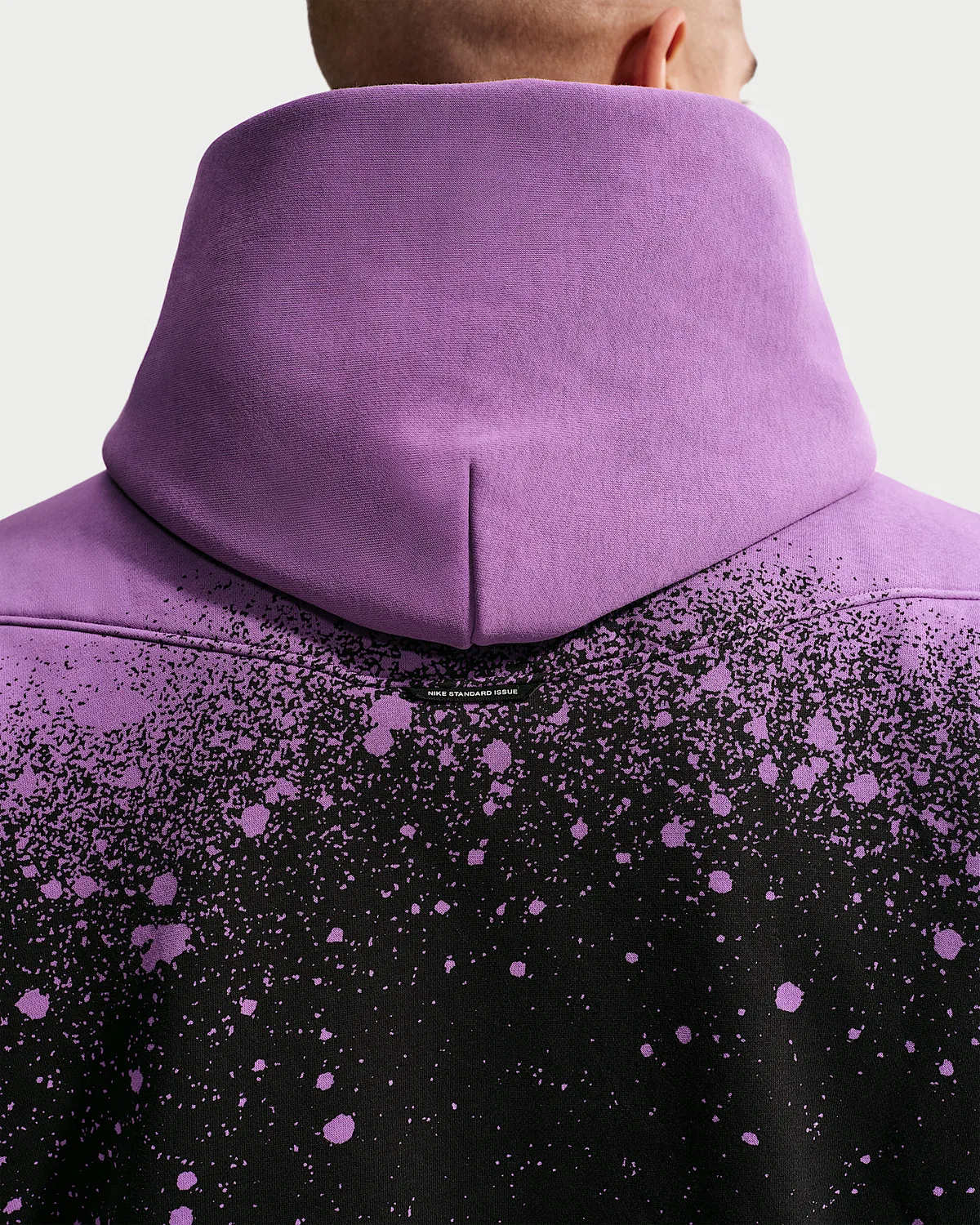 Мужская баскетбольная худи-пуловер Nike Standard Issue Therma-FIT, Black/Bright Violet/Pale Ivory — фото 2