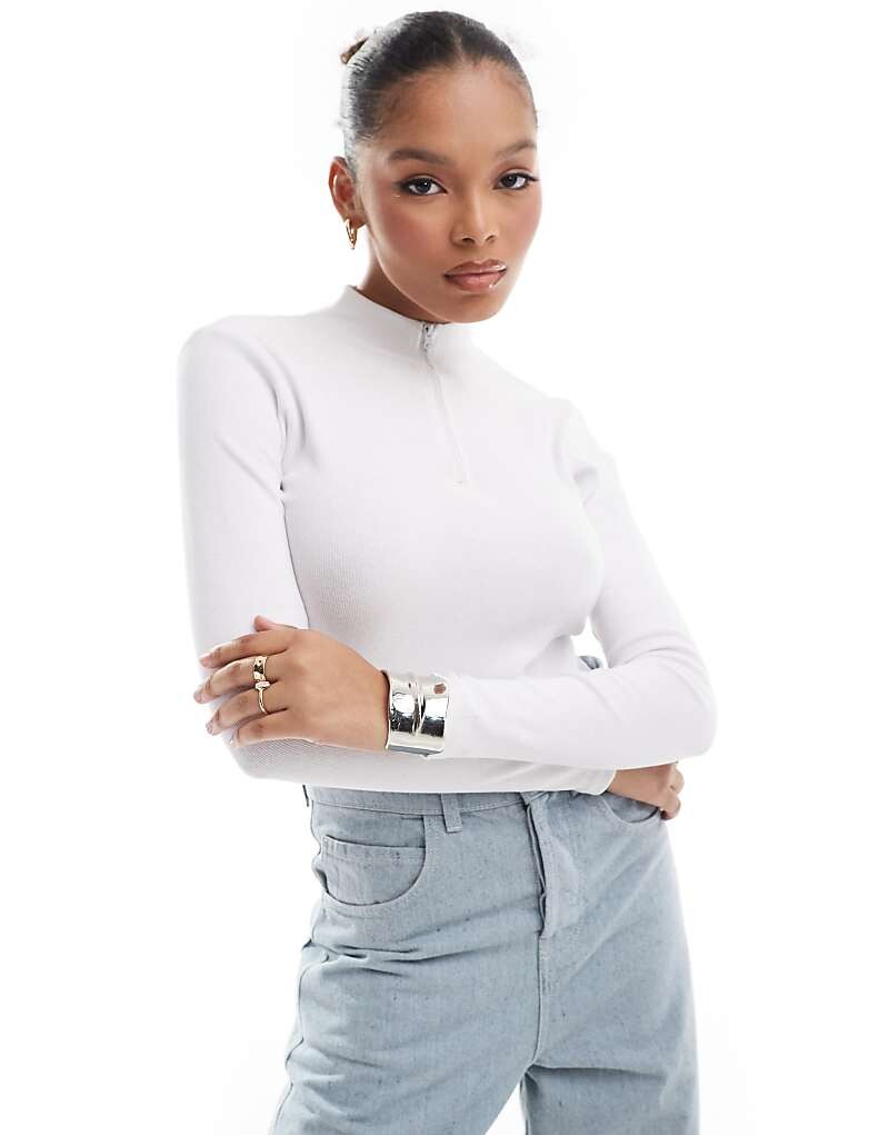 

Threadbare – Белое боди с длинными рукавами и высоким воротником, застежкой на половину молнии и ребристой структурой