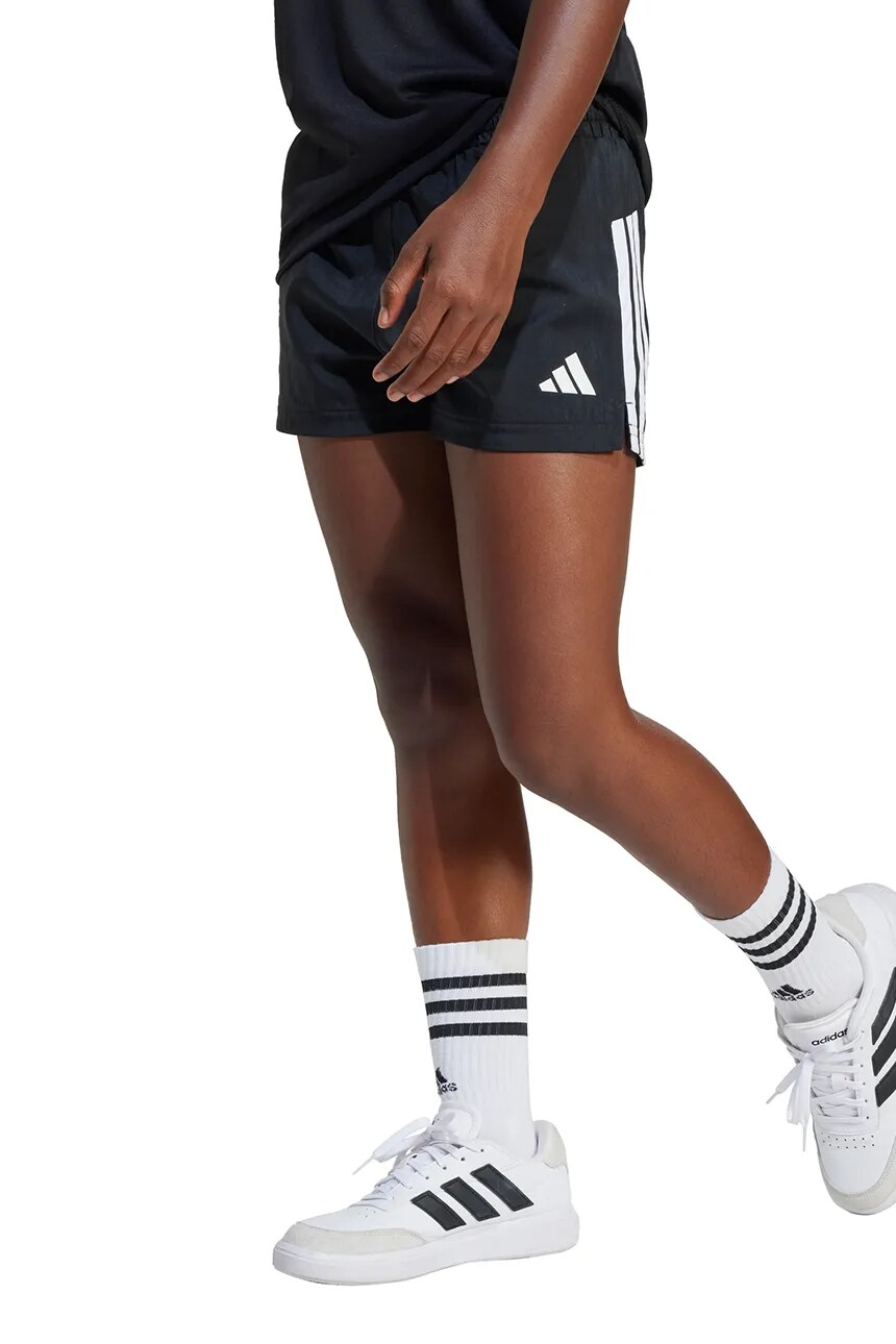 

Детские шорты Adidas, черный