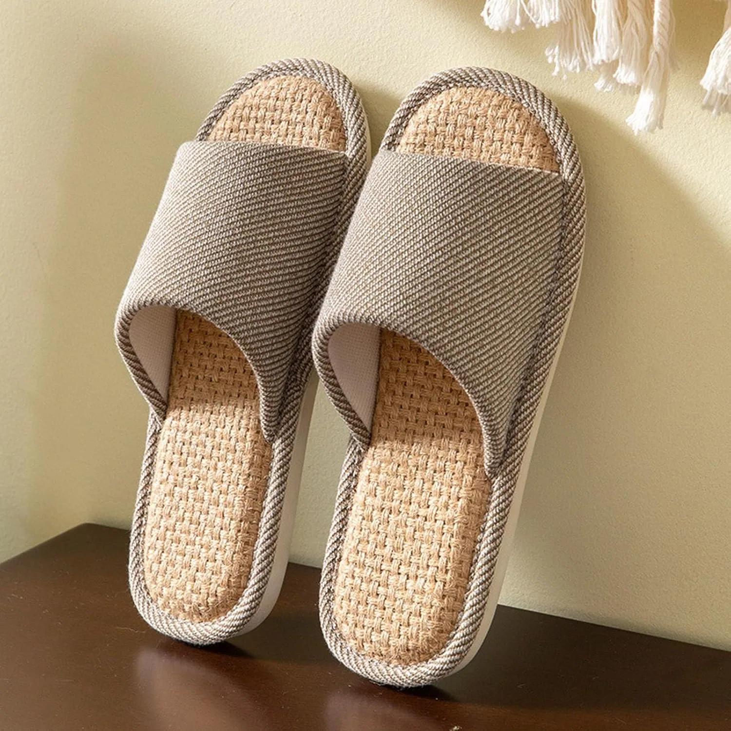 Шлепанцы Badeschuhe Damen Sandalen Herren Badelatschen Leichte Leinen Hausschuhe für Frauen Perfect für Drinnen Bequeme Schuhe für Paare Stilvolles und Gemütliches Design Generic, Kaffee — фото 2