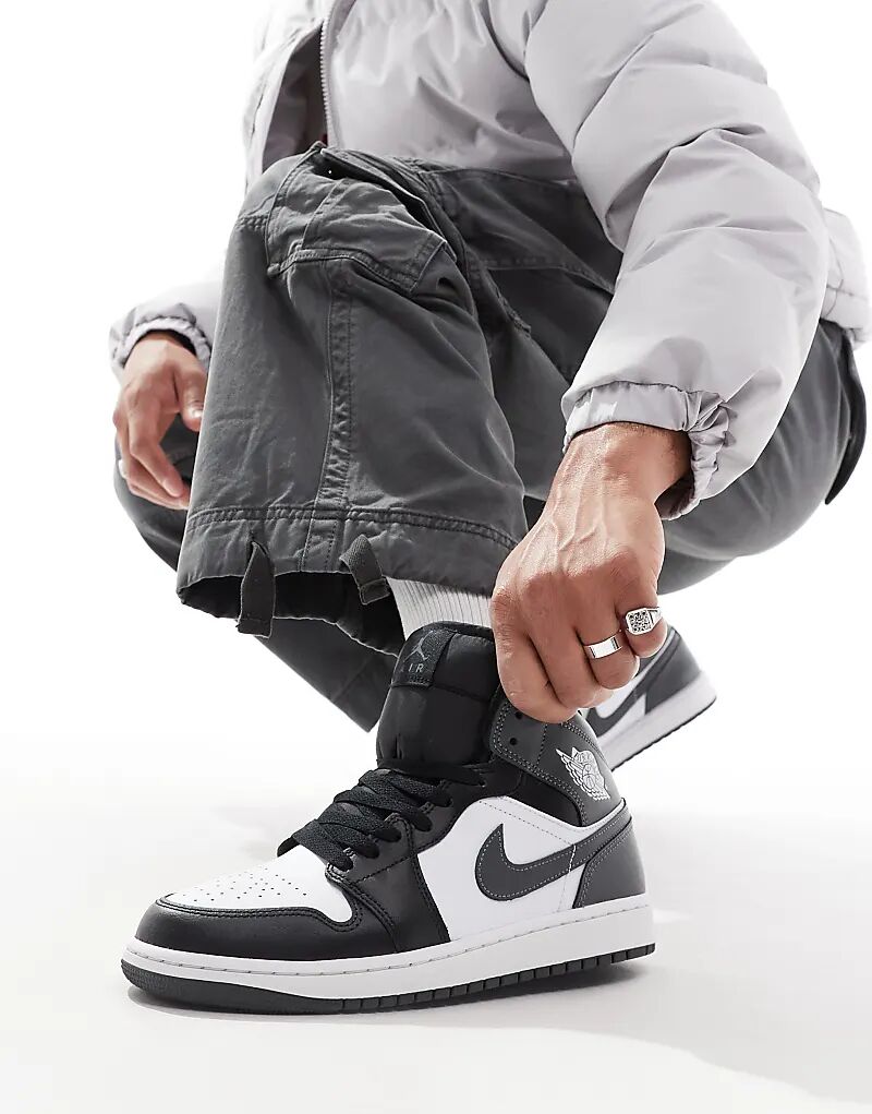 

Кроссовки Air 1 Mid белого, черного и серого цветов Jordan