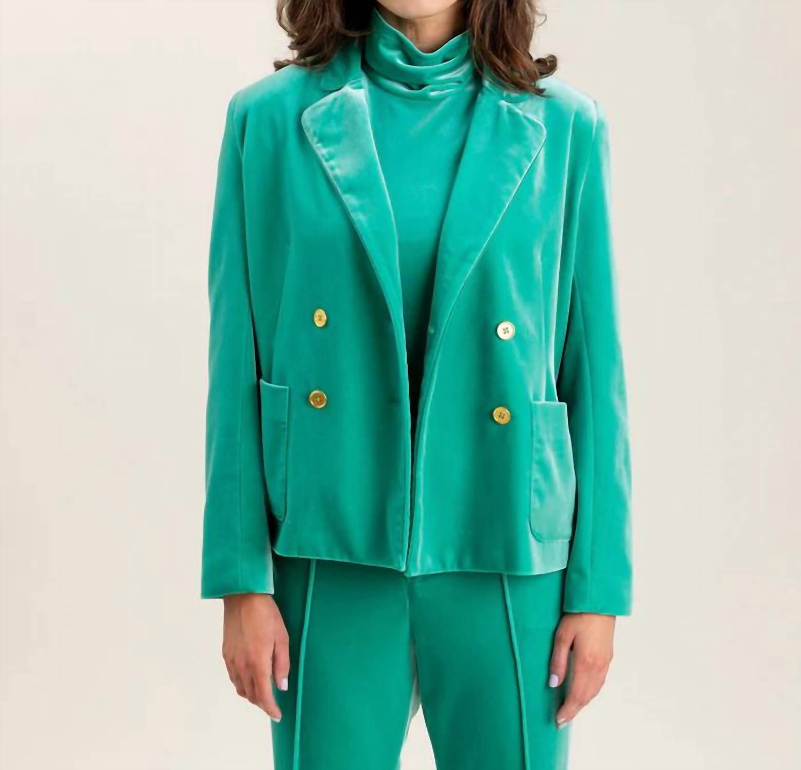 

Стеф Блейзер в Dynasty Green S'edge