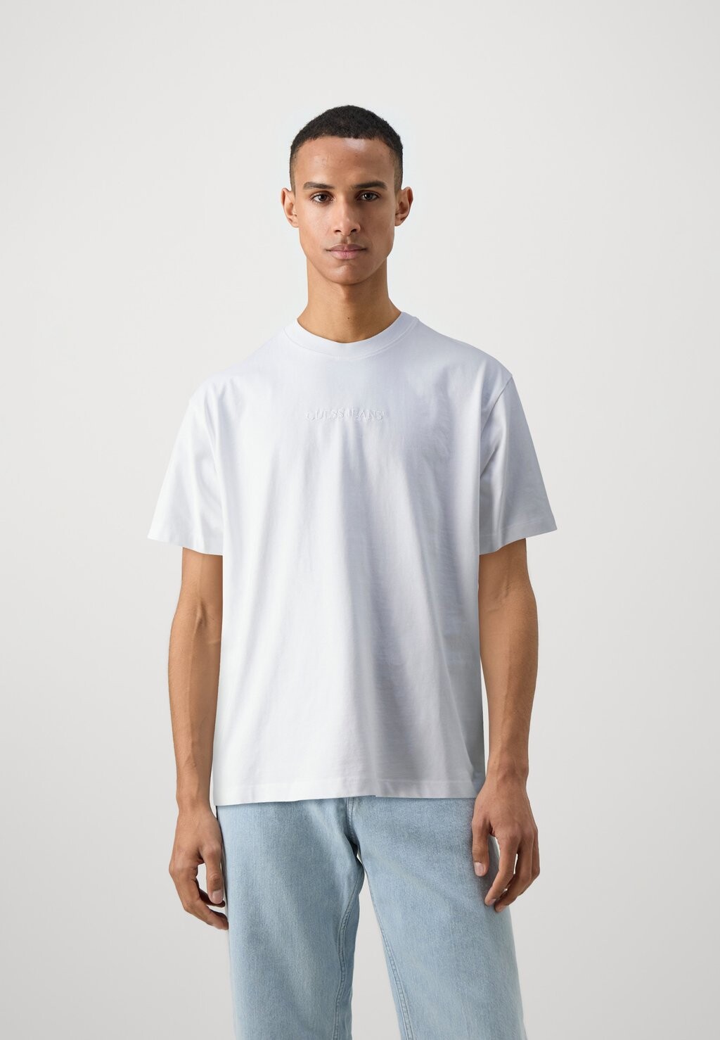 

Базовая футболка LOGO TEE Guess Jeans, белый