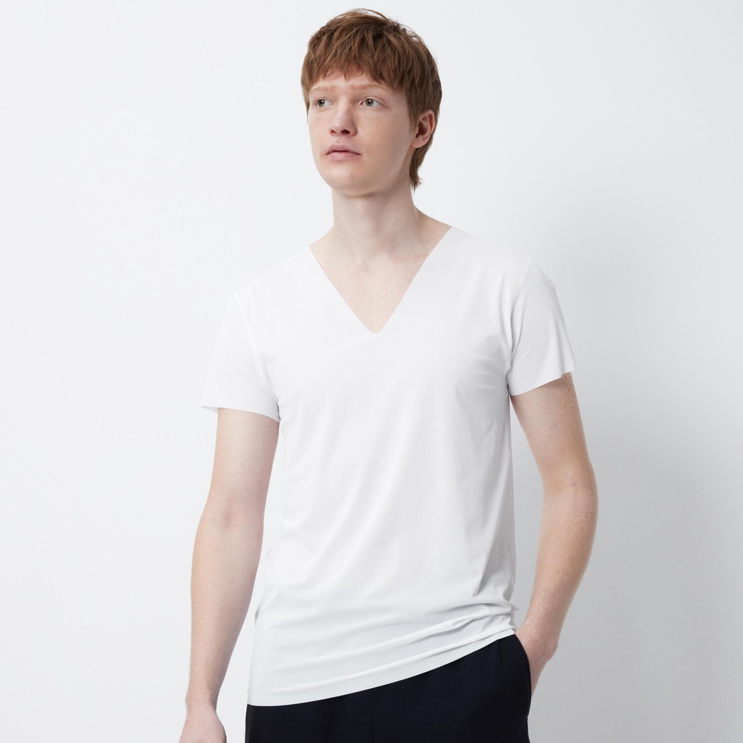 

Футболка Uniqlo Airism Deodorant Mesh с V-образным вырезом, белый