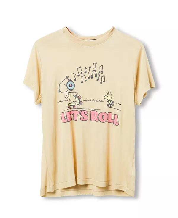 

Женская футболка с винтажным принтом "Peanuts Let's Roll" и изображением арахиса. Junk Food Clothing, желтый