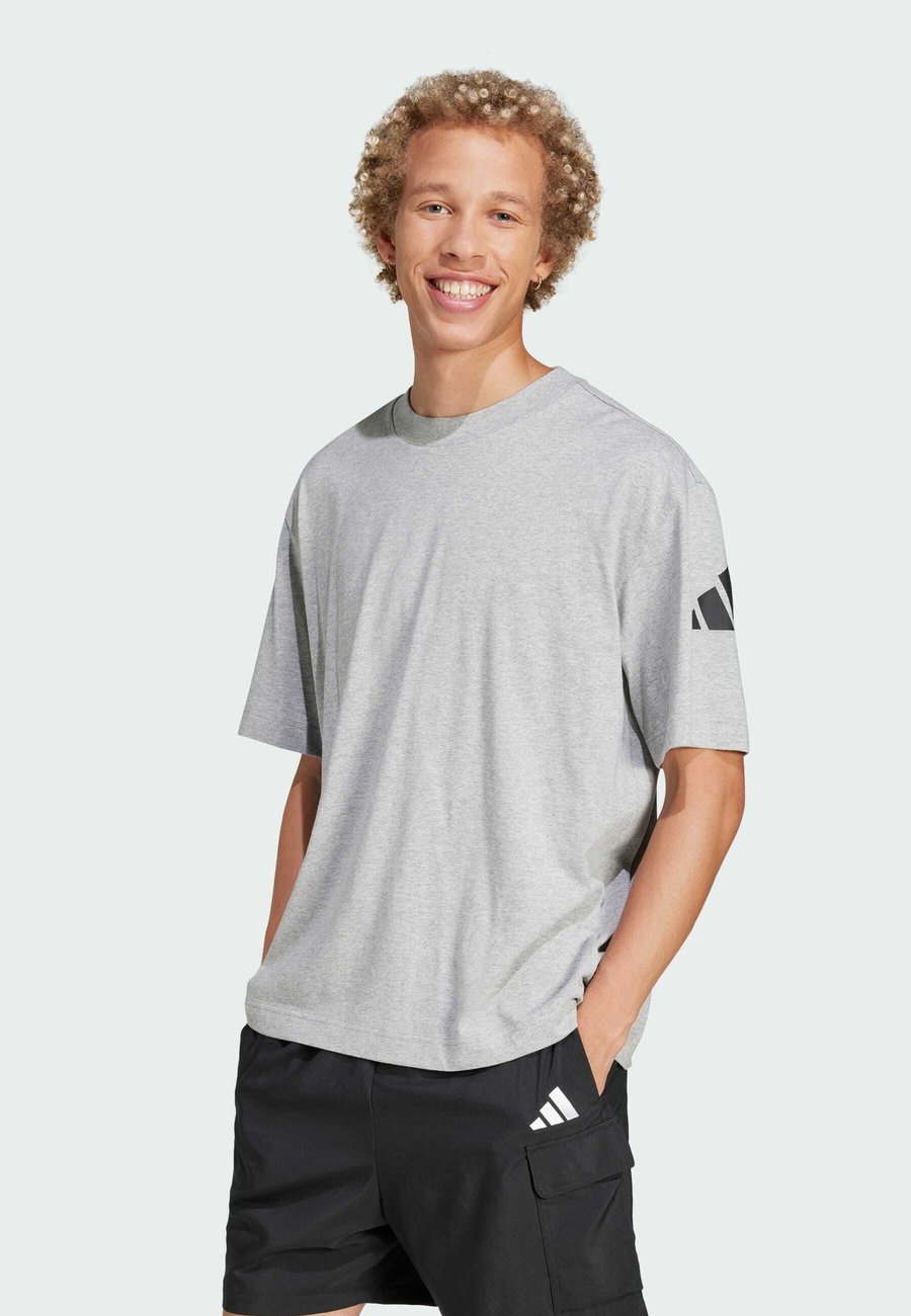 

Футболка Adidas Sportswear ESSENTIALS LOOSE FIT 3 BAR, Medium Grey Heather Black/Grey, Черный, Футболка Adidas Sportswear ESSENTIALS LOOSE FIT 3 BAR, Medium Grey Heather Black/Grey