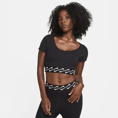 

Футболка Nike Sportswear Essential Swoosh, цвет Black/Sail