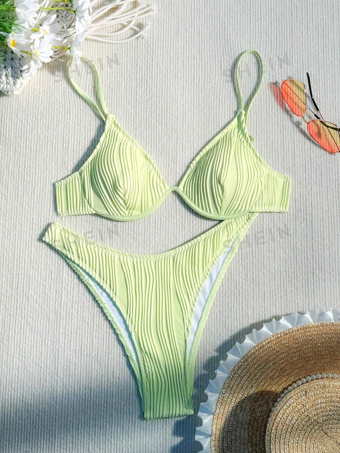 

Купальник текстурированный Shein Swim Basics на косточках, мятно-зеленый