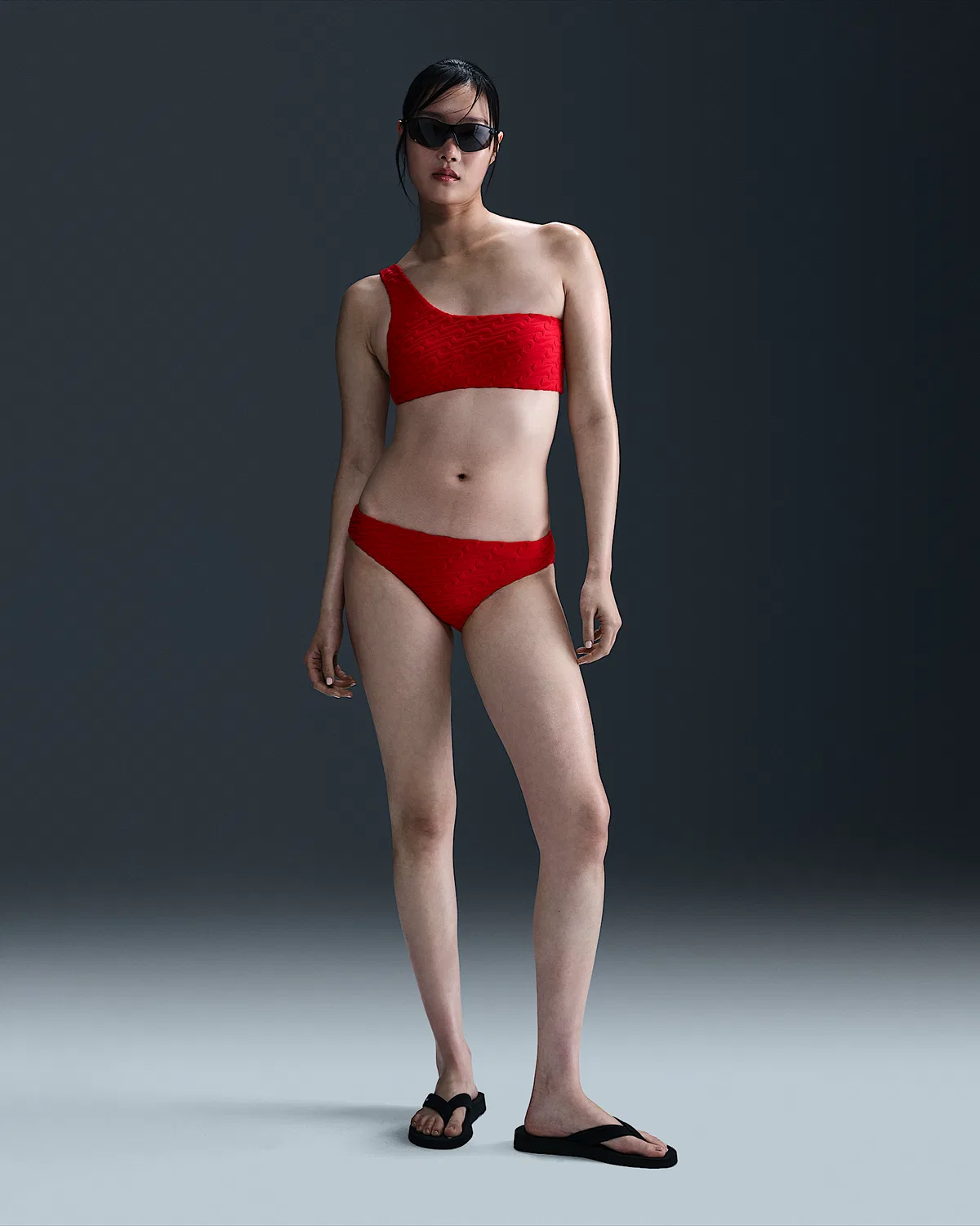 Женский асимметричный топ-бикини из махры Nike Swim Swoosh Link, University Red — фото 4