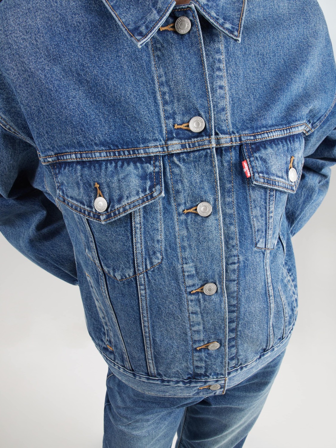 LEVI'S  Куртка для межсезонья '90's Trucker Jacket' в синем дениме — фото 2