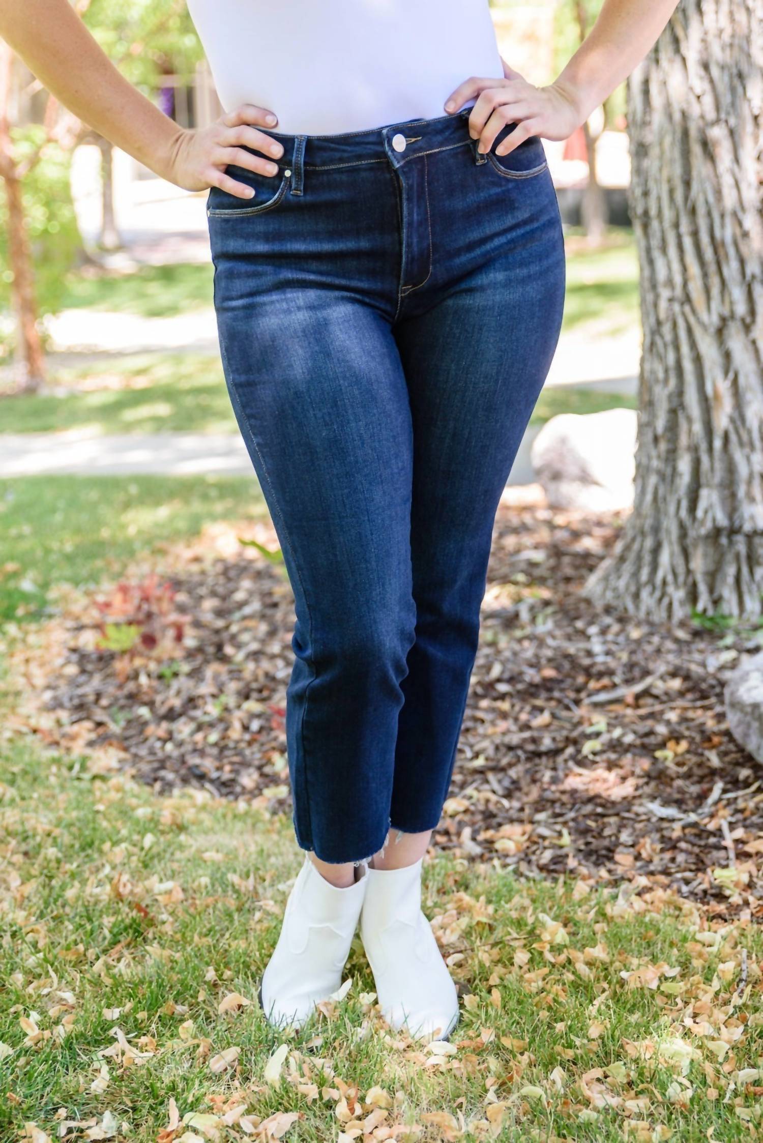 

Узкие джинсы Sofia темного цвета Ave Shops, цвет dark wash