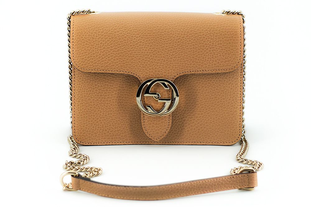 

Элегантная бежевая сумка через плечо с застежкой GG Gucci