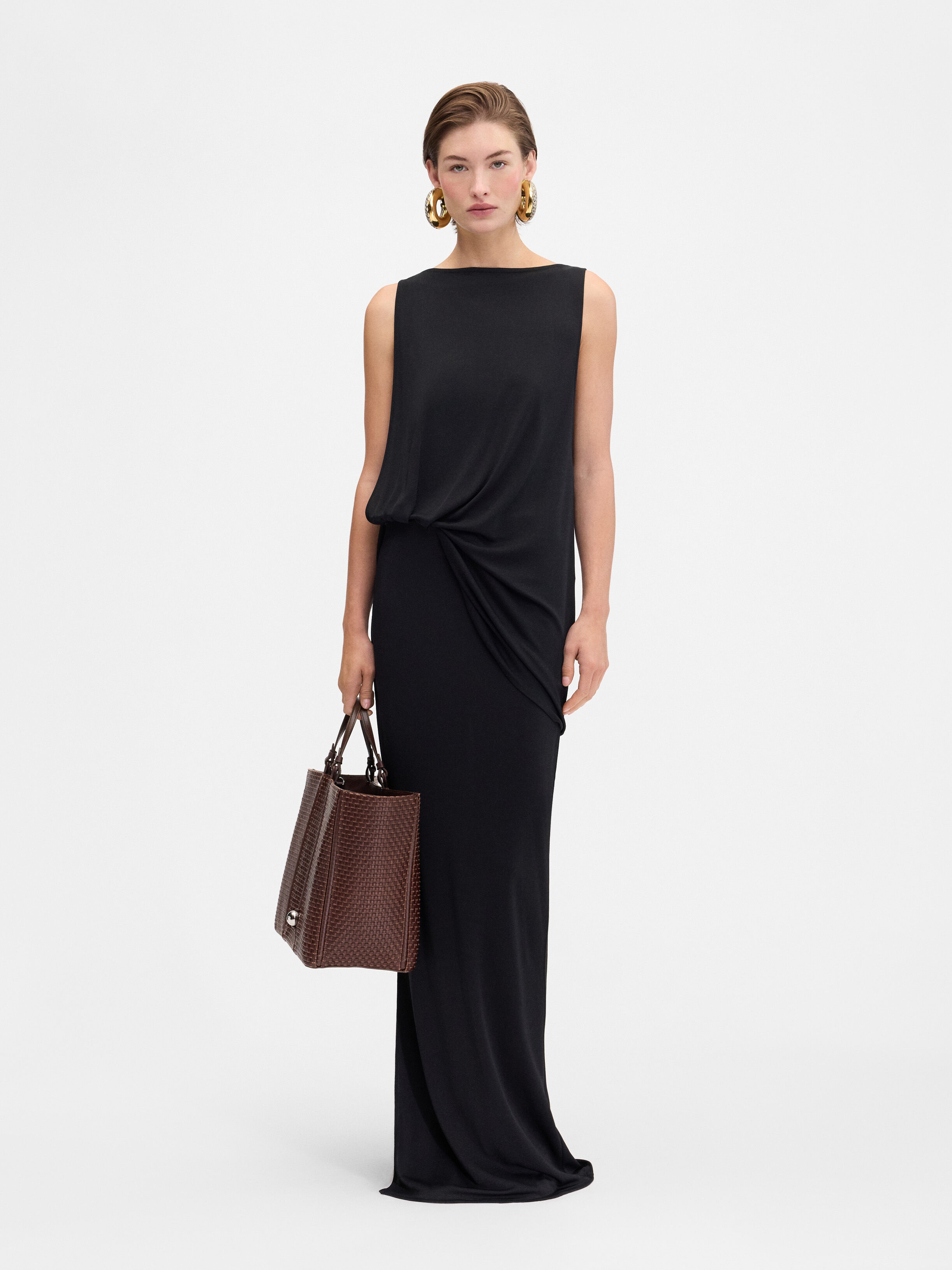 

Длинное платье с квадратным вырезом JACQUEMUS The Peplo long dress, черный