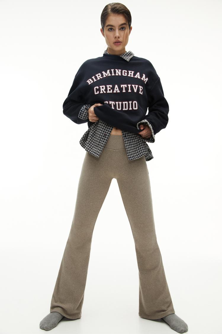 

Мягкие расклешенные брюки Pull And Bear, желтый