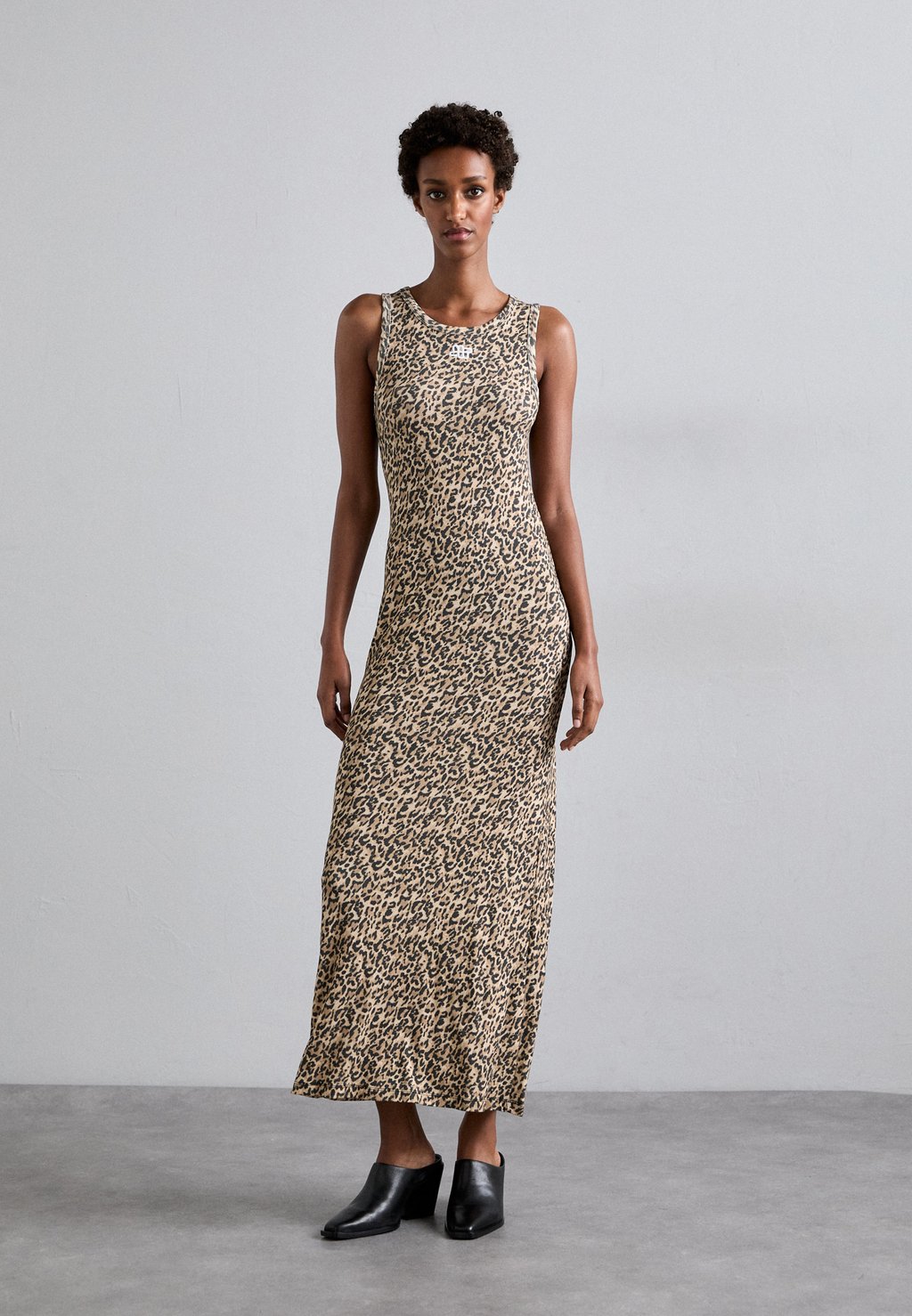 

Платье макси PANNA - Jersey dress MUNTHE, коричневый