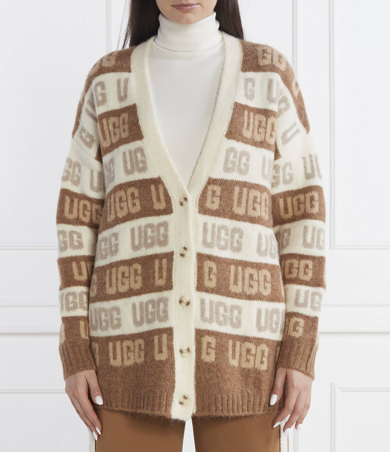 

Свитер UGG GRAPHIC LOGO Oversize fit, коричневый