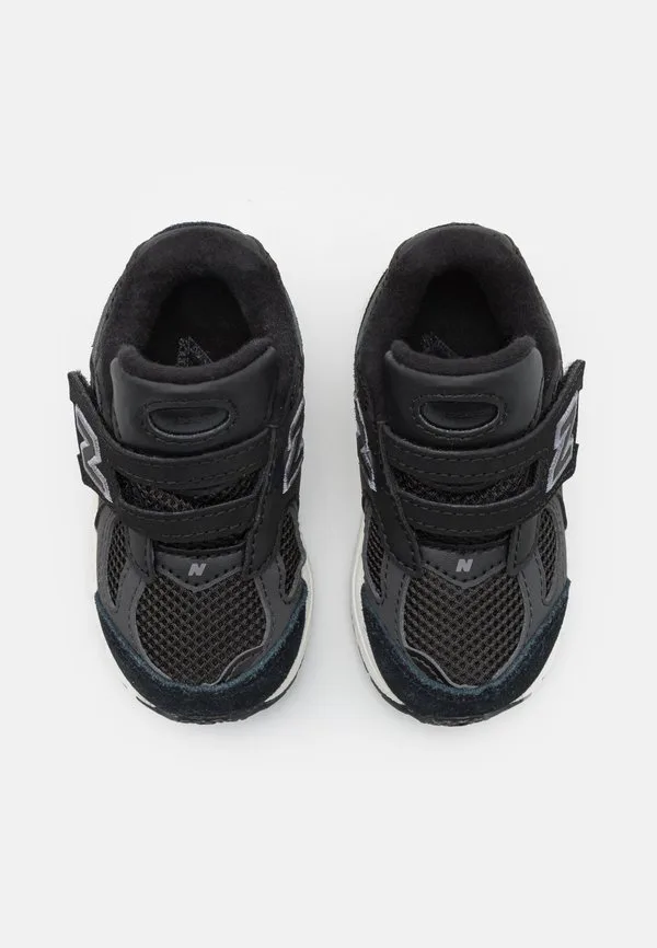 Унисекс кроссовки для ходьбы 2002 года New Balance, Black — фото 4