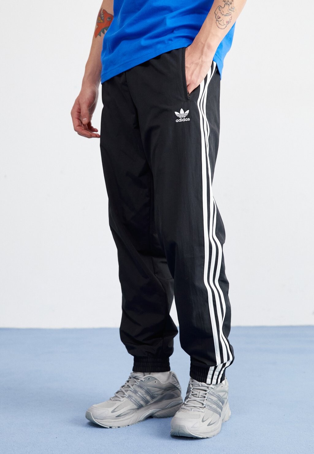 

Спортивные брюки adidas Originals, черные