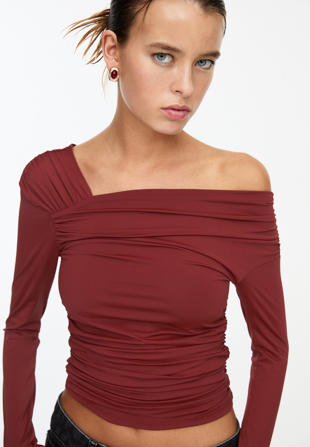 

Топ с длинными рукавами ASYMMETRIC PULL&BEAR, темно-красный