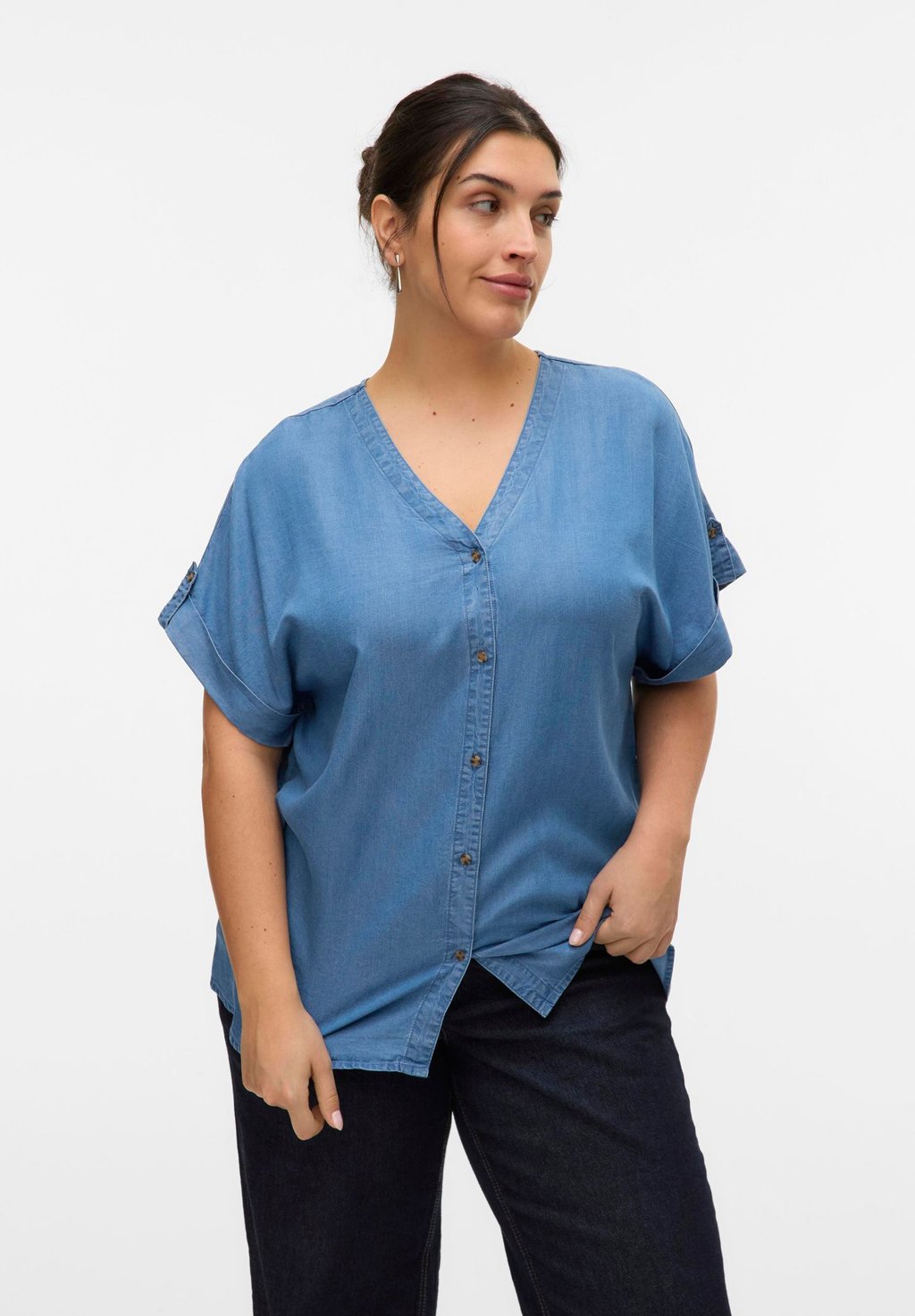 

Блуза VMCFLEUR SS CUR Vero Moda Curve, цвет Medium Blue Denim