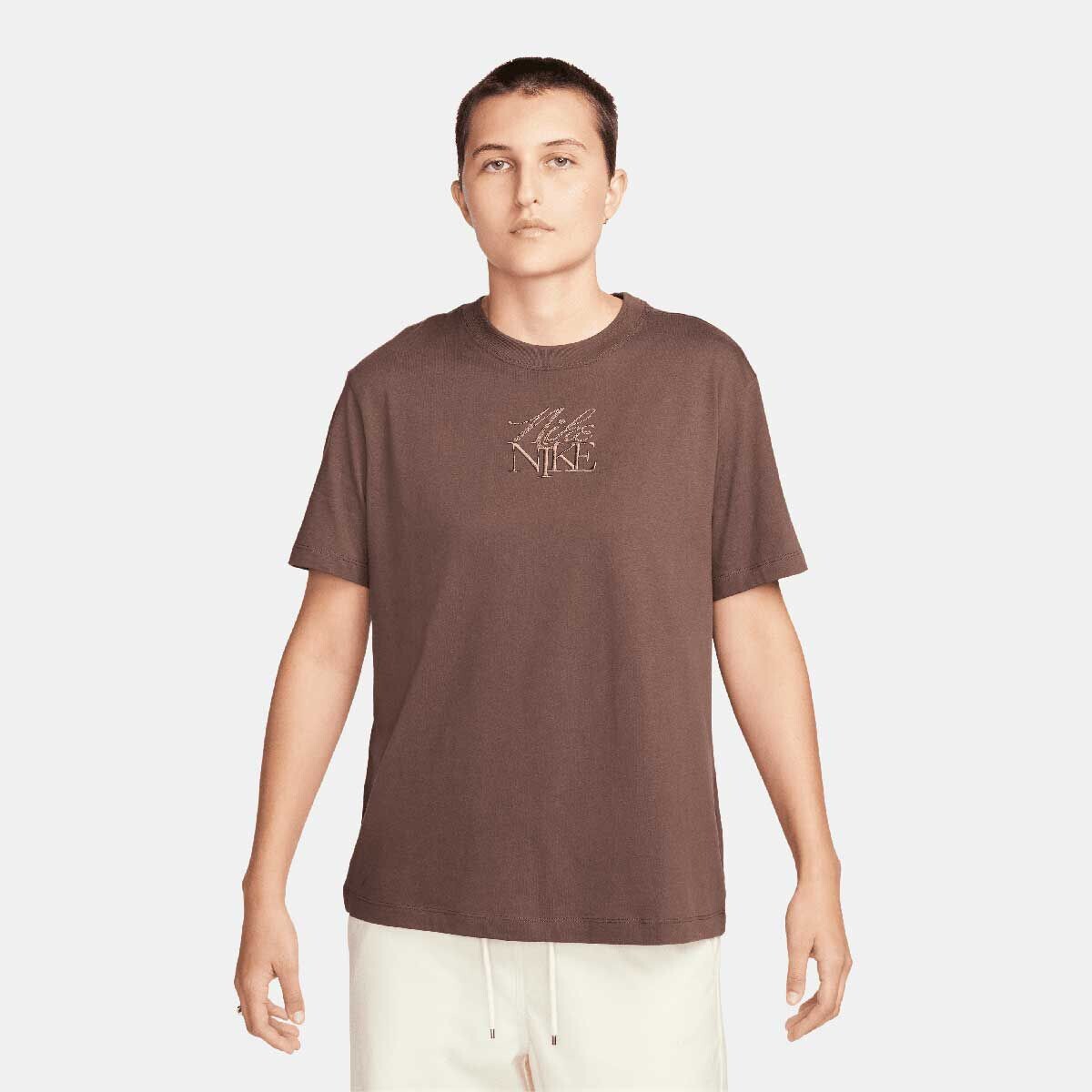

Футболка W Monogram Boyfriend T-Shirt Nike, цвет Baroque Brown