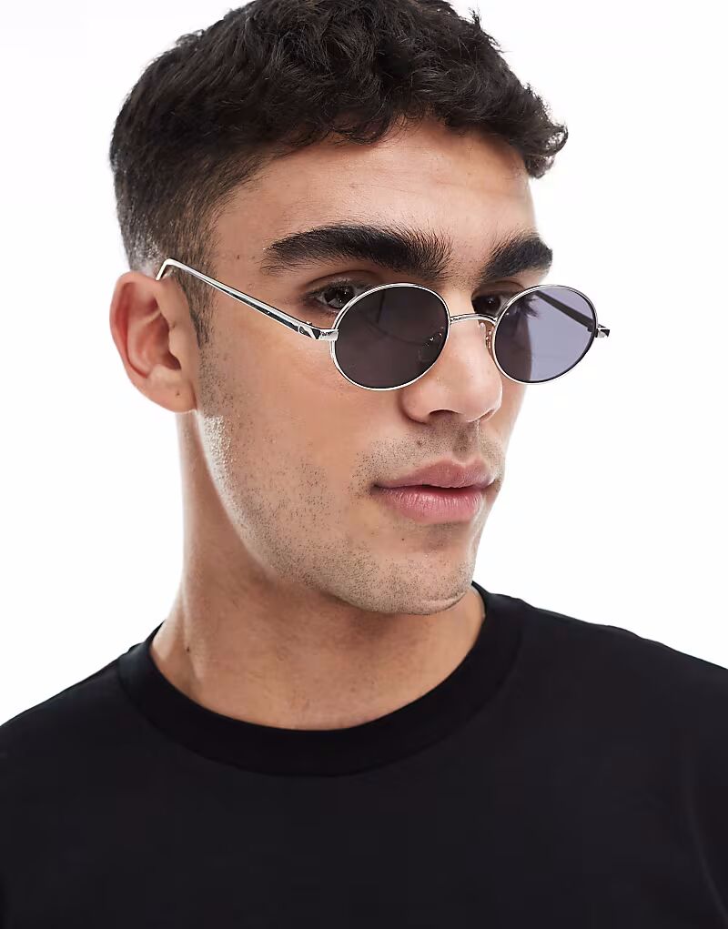 

Круглые солнцезащитные очки ASOS DESIGN с дымчатыми линзами и серебристой металлической оправой