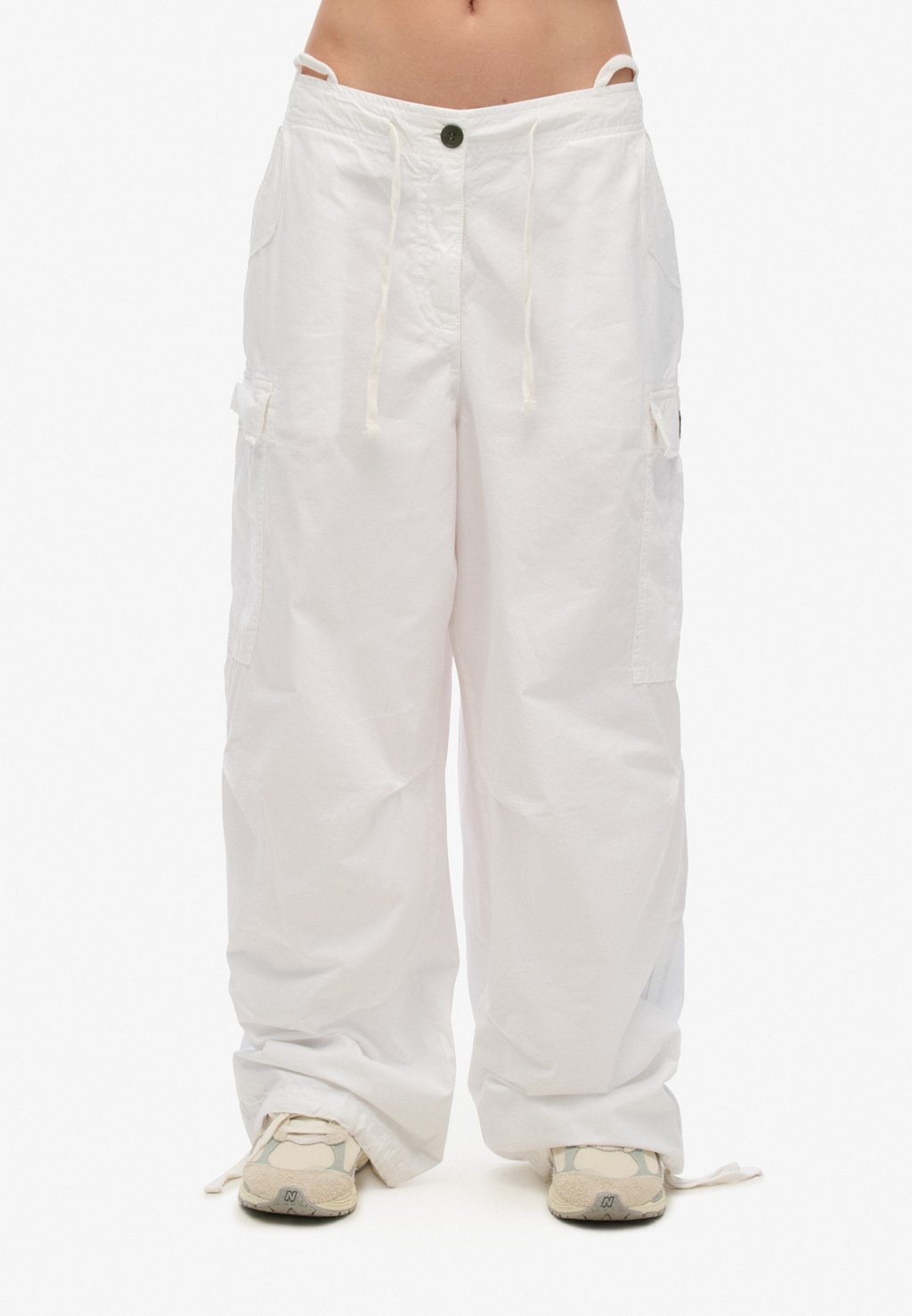 

Брюки-карго BAGGY PARACHUTE Superdry, цвет Optic