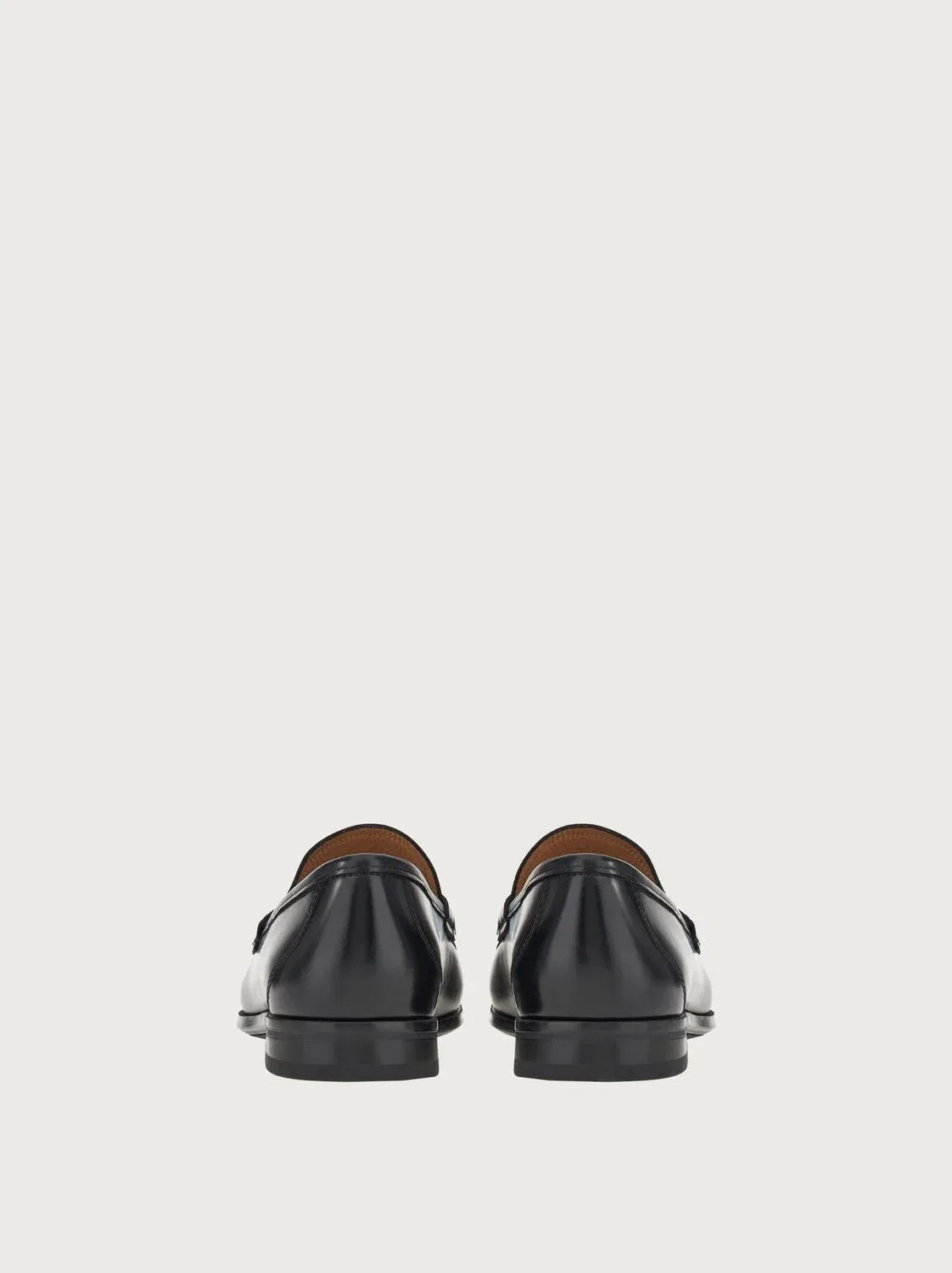 Salvatore Ferragamo Мужские кожаные лоферы черного цвета — фото 4